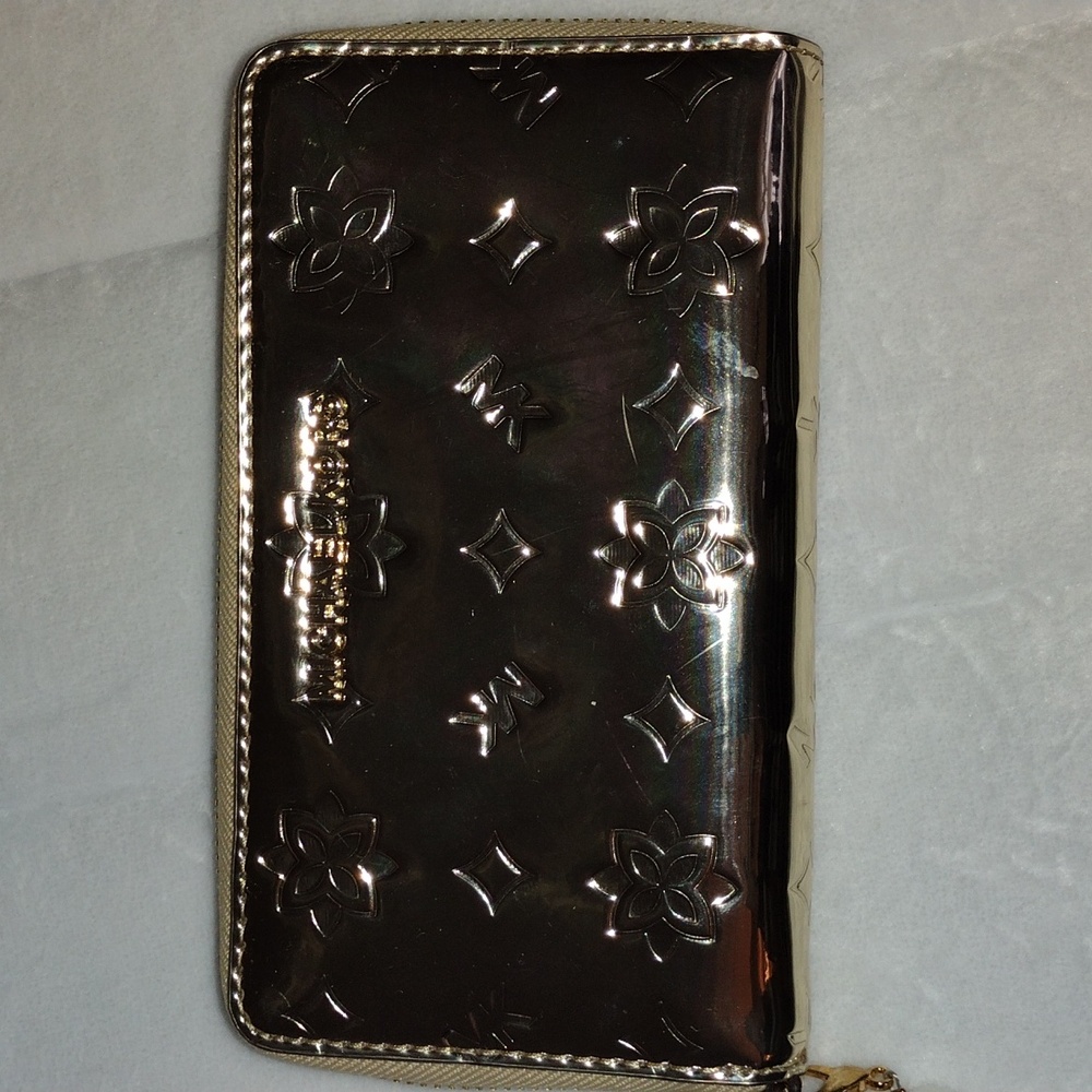 Michael Kors Gold Wallet with Pearl Handle - Picture 2 of 13